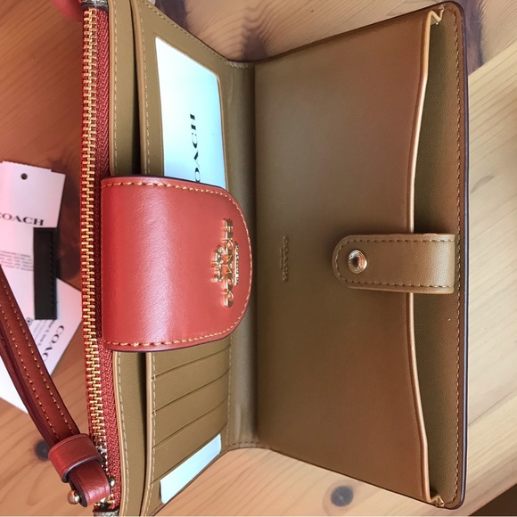 🍓 Coach Tech Wallet In Signature Canvas With Wild Strawberry Print - Picture 10 of 13